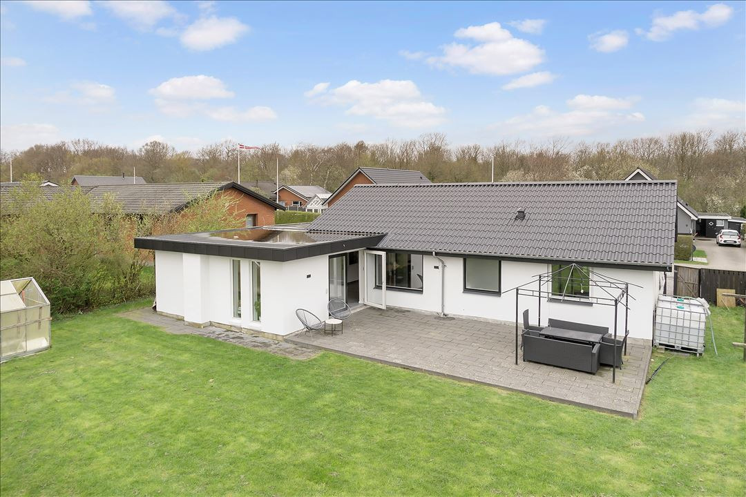 Til salg hos EDC Vejen: Gen­nem­renove­ret etplansvilla i Vejen