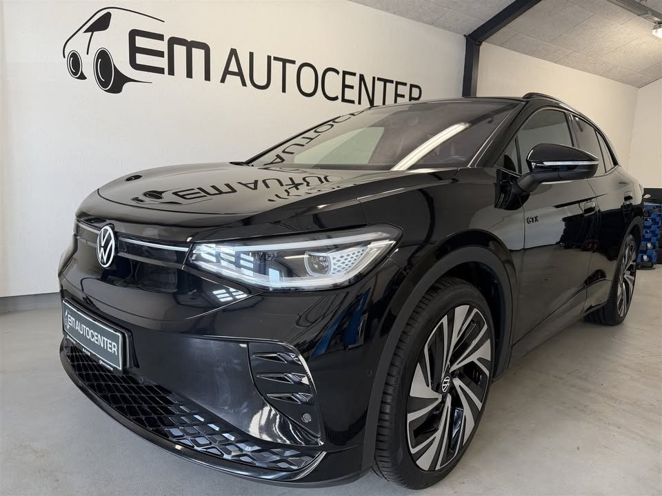 EM AUTOCENTER ApS opfordrer til at se nærmere på en VW ID.4 med plads til det hele