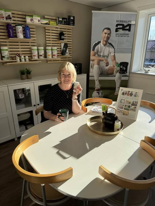 Houen Life Power deler morgenrutine med energigivende te og sunde fordele