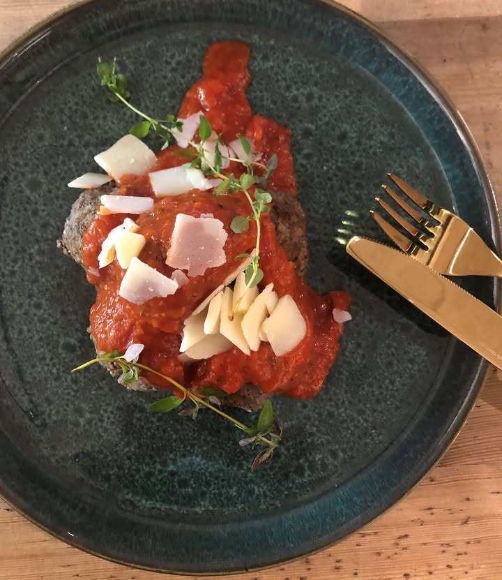 Helles Køkken ApS frister med fatters livret: Kødboller og tilbehør til kun 70 kr.