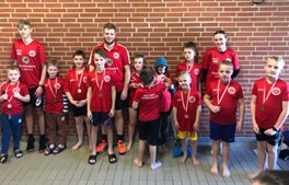 Aabybro Svømmeklub imponerer til børnestævne i svømning