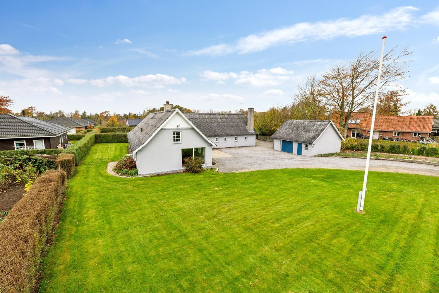 En ren boligdrøm på [m² på dyreste bolig] m² til 1,8  mio. kroner er nu komme til salg i Fårvang: Se hvor de dyreste boliger til salg i Fårvang er