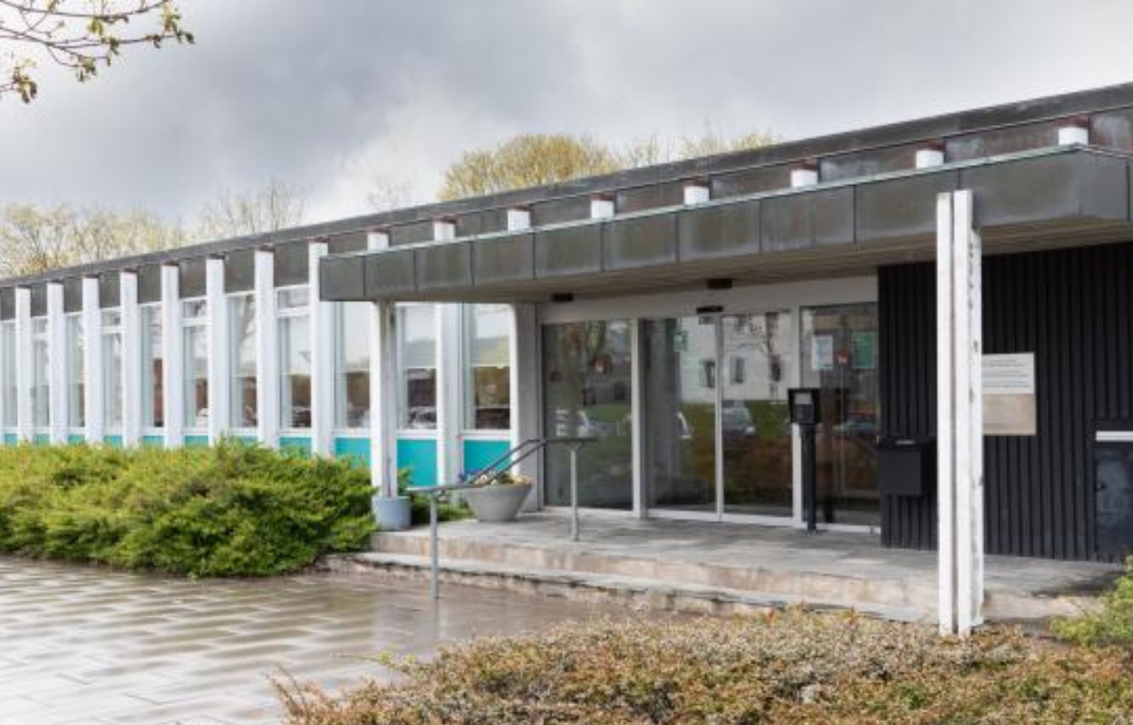 Uro og utryghed lukker selvbetjening midlertidigt på Brædstrup Bibliotek