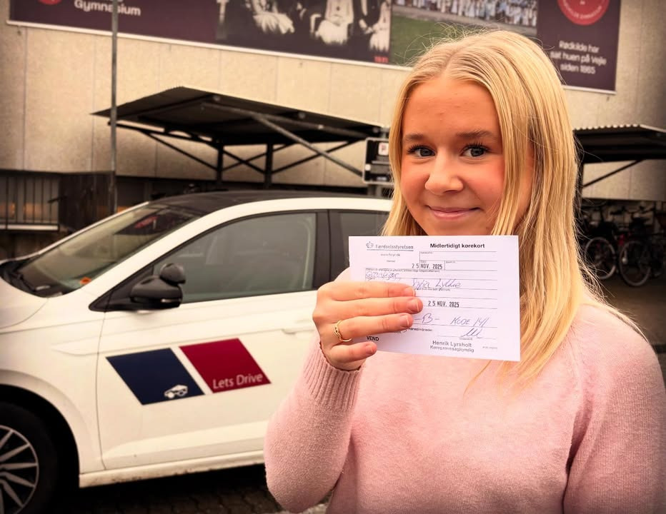 Lets Drive fejrer Frederikkes nye kørekort med ros fra sagkyndige