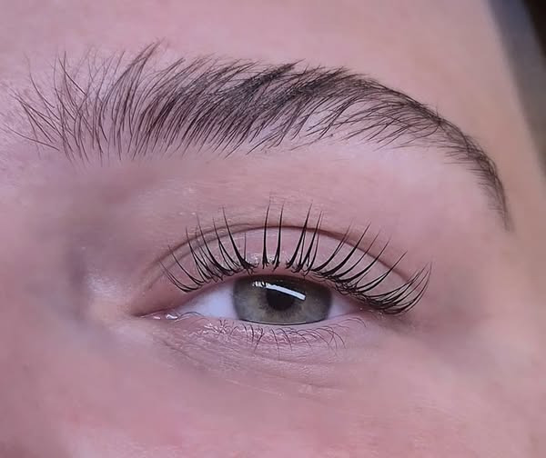 Bangs Beauty tilbyder lash lift med farve og beroligende hovedbundsmassage