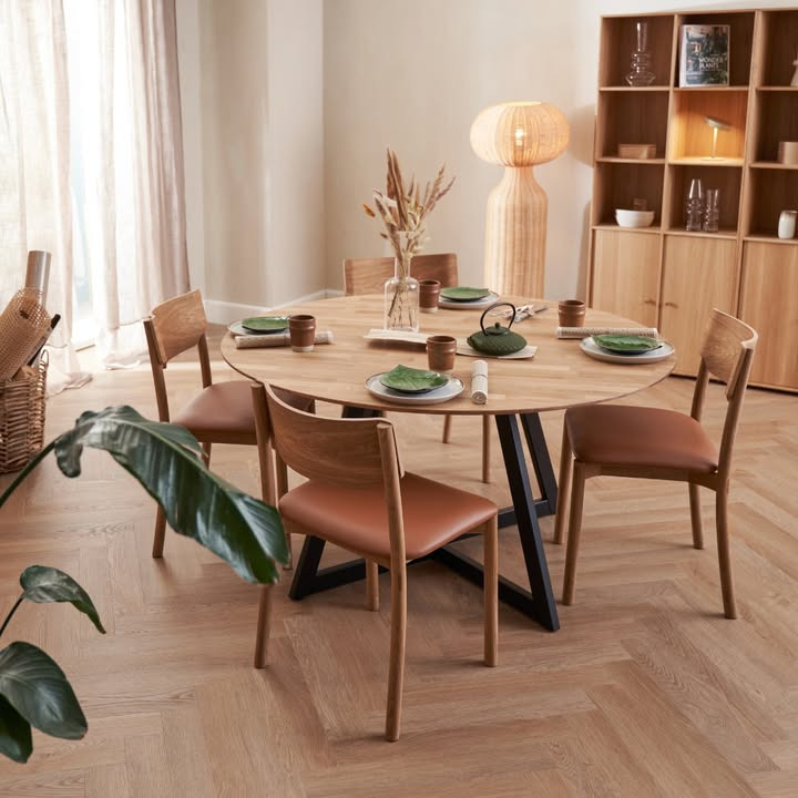 Bolighuset Thisted inviterer til at udforske smarte udtræksborde i butikken