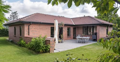 Pragtvilla til salg i Skæring: Nær skole og strand