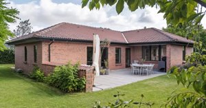 Pragtvilla til salg i Skæring: Nær skole og strand