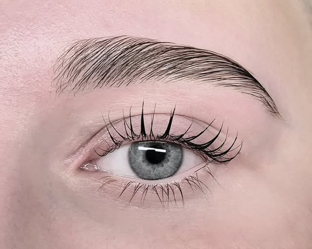 Bangs Beauty tilbyder liftpakke med vipper og bryn til 649 kr.