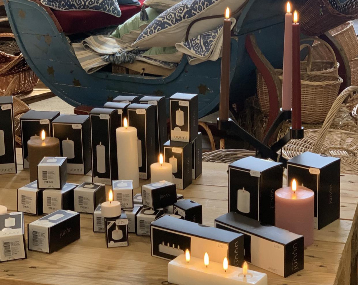 Fru Hansen tænder lysene og inviterer til et spændende kundearrangement