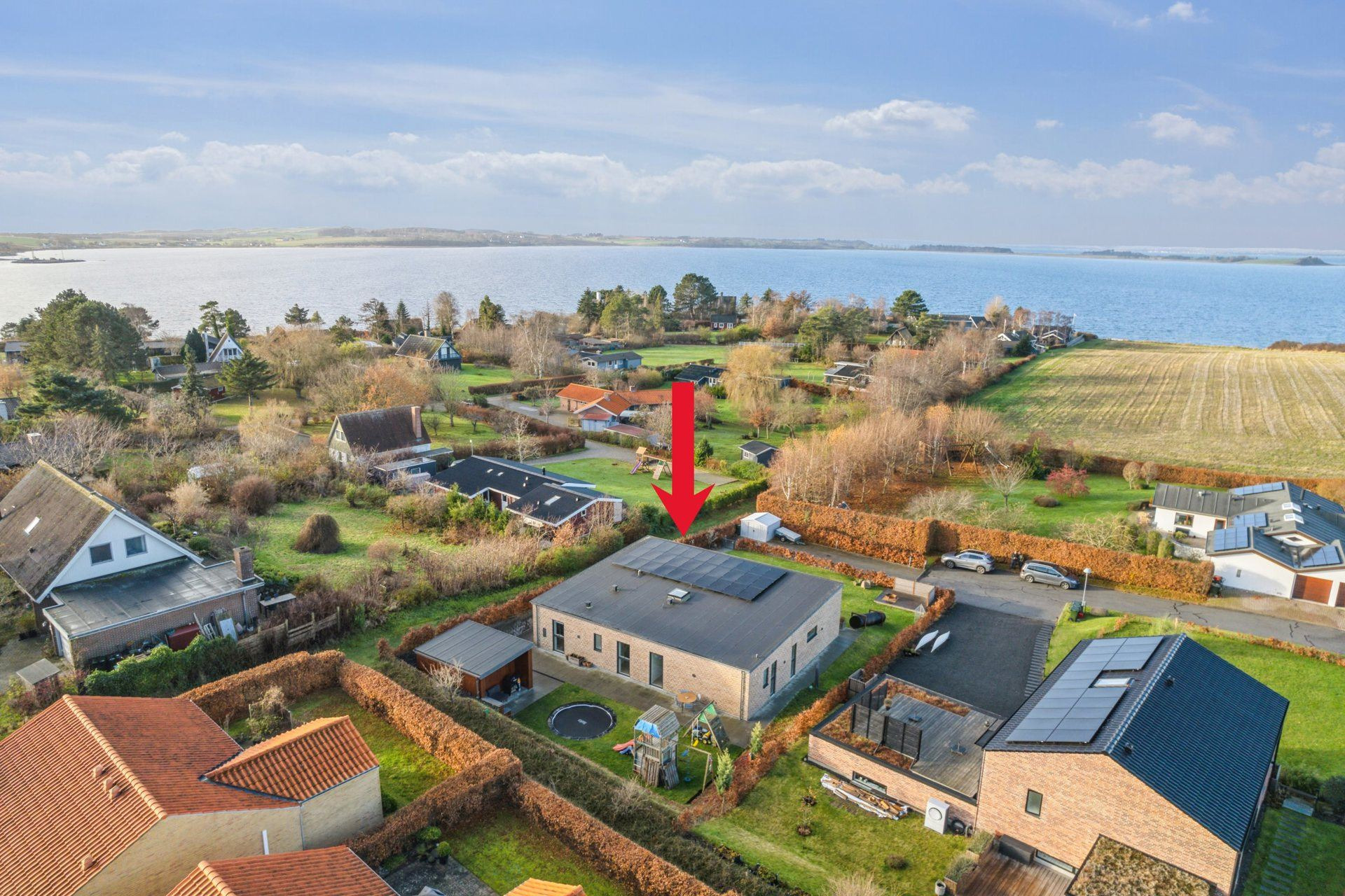 Luksusbolig netop kommet til salg i Knebel: Se hvad du skal smide for Knebels dyreste adresser her