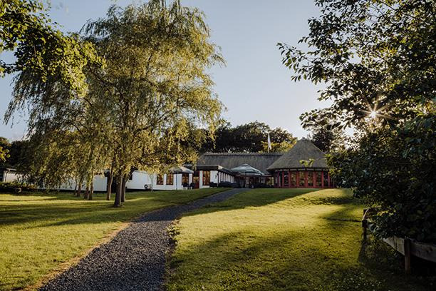 Gyrstinge Skovkro tilbyder pensionistskovture med gourmetmad og naturoplevelser