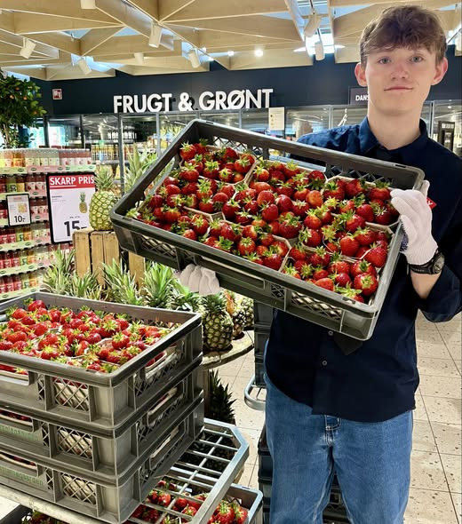 MENY Viborg Marsk Stigs Vej sælger store bakker jordbær til 29,99 kr.