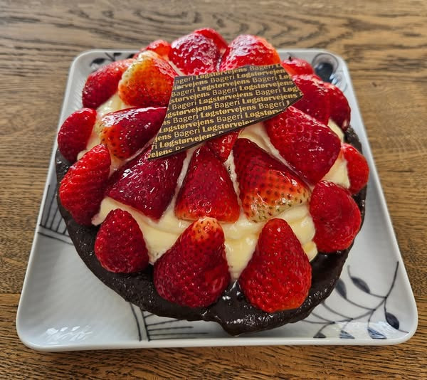 Løgstørvejens Bageri lancerer eftertragtet jordbærtærte i alle butikker