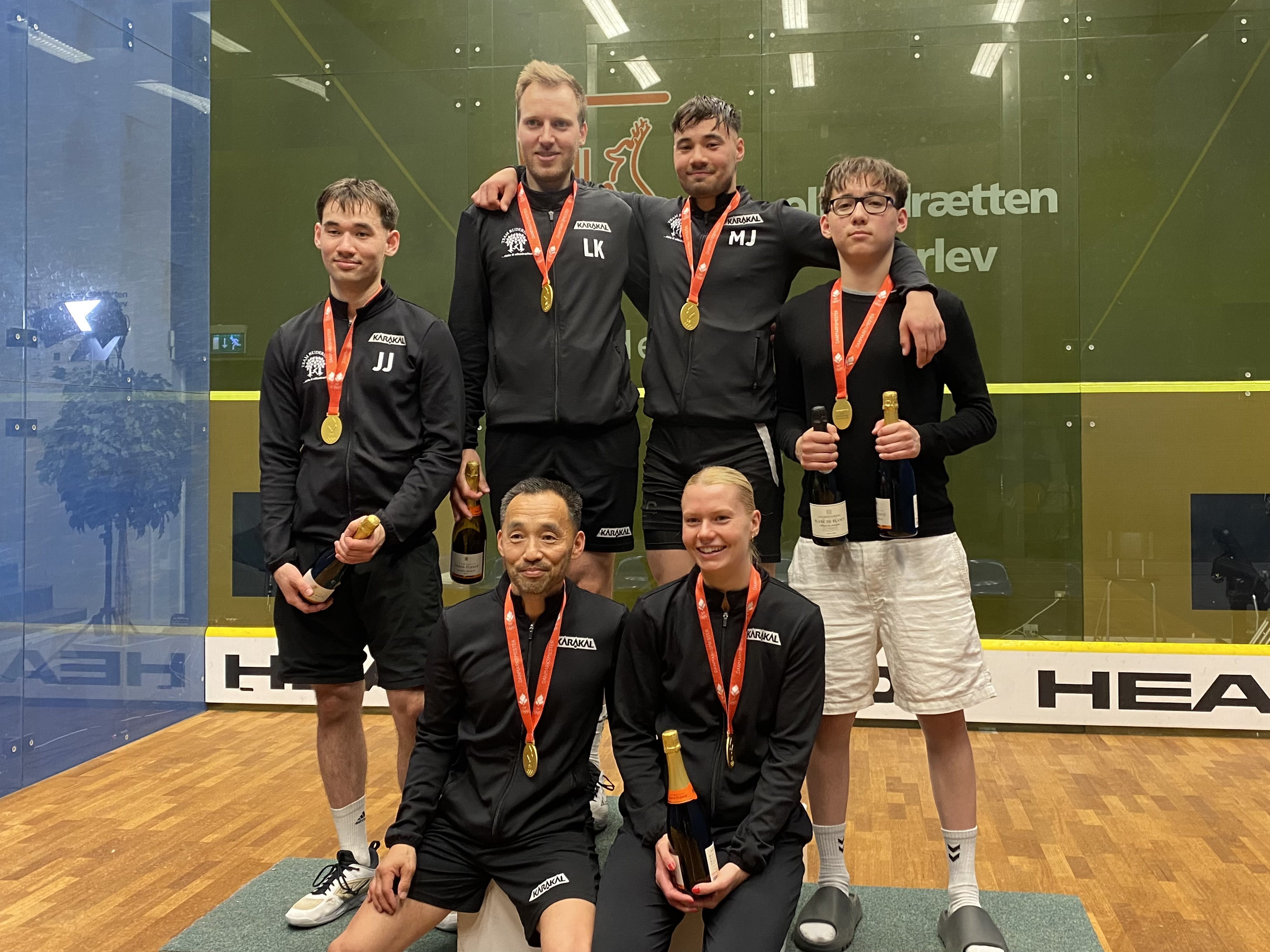 Birkerød Squashklub genvinder Danmarksmesterskabet – pokalen er tilbage, hvor den hører hjemme!