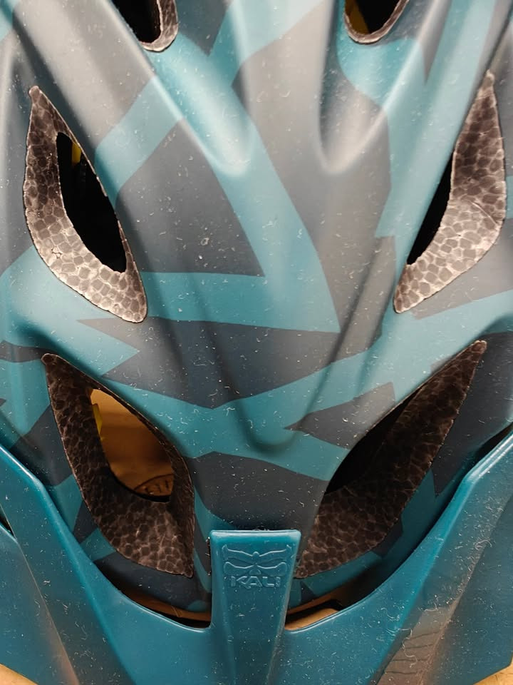 Er det tid til en ny cykelhjelm? Specialisten guider dig til sikkerhed