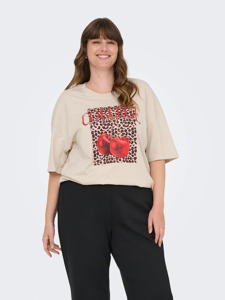 Only Curves præsenterer oversize t-shirt i blød bomuldskvalitet
