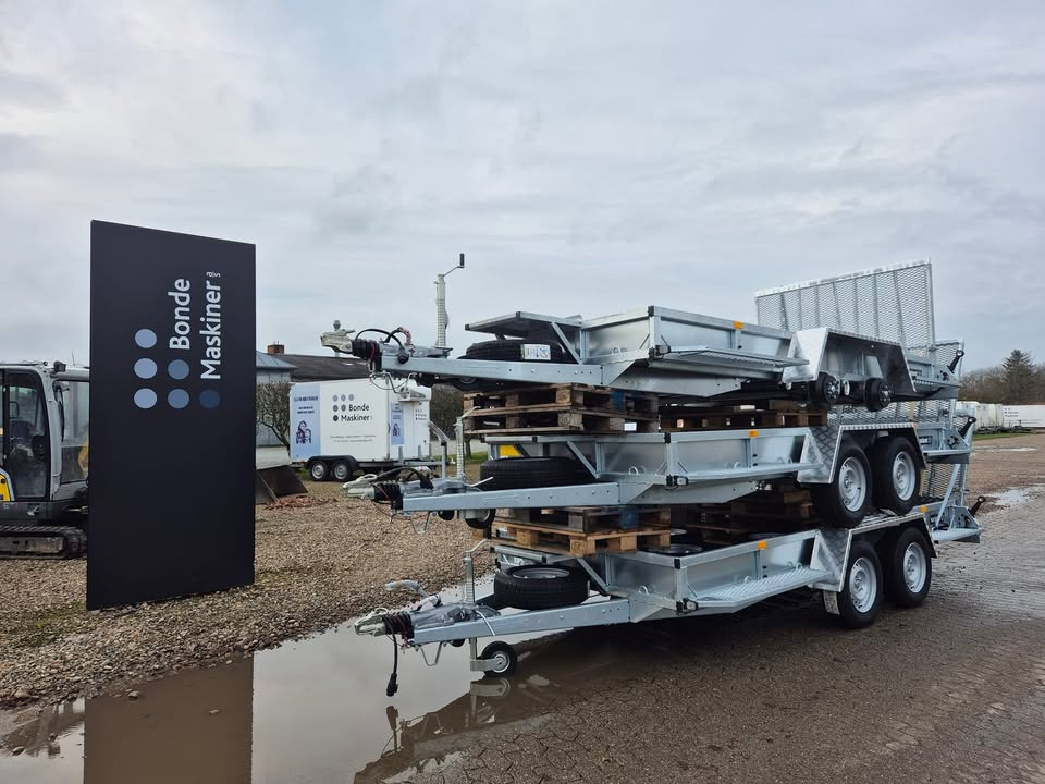 Bonde Maskiner tilbyder stærke maskintrailere fra Variant Trailer i Skive