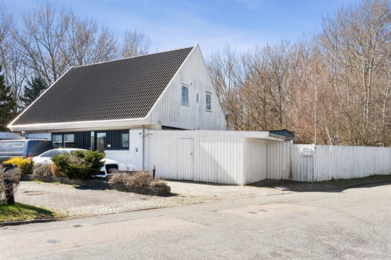 Velindrettet villa på rolig villavej ved Mågeparken
