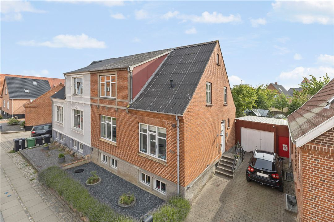 Til salg hos EDC Ejen­doms­grup­pen Struer: Fantastisk beliggenhed - tæt på det meste