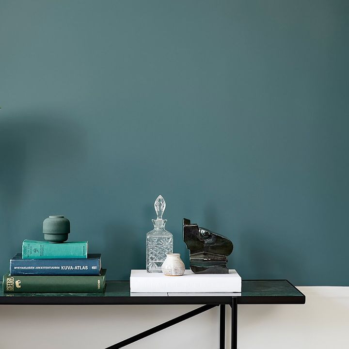 Dyrup Farver ApS præsenterer ny elegant stuefarve: Underground Lake med gråblå undertoner