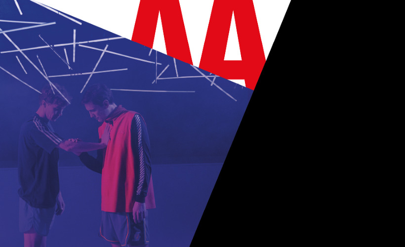 Kraftfuld teaterforestilling om klasse- og kønskamp i Aalborg