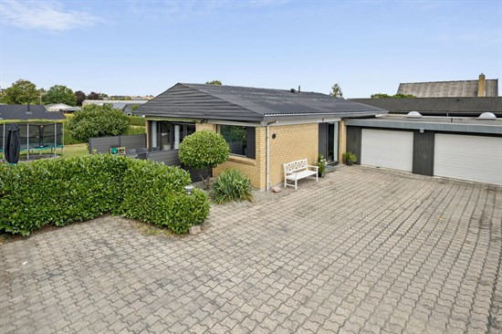Ametystvej 13 og 1 anden boliger er kommet til salg denne uge i Skødstrup - se boligerne her.