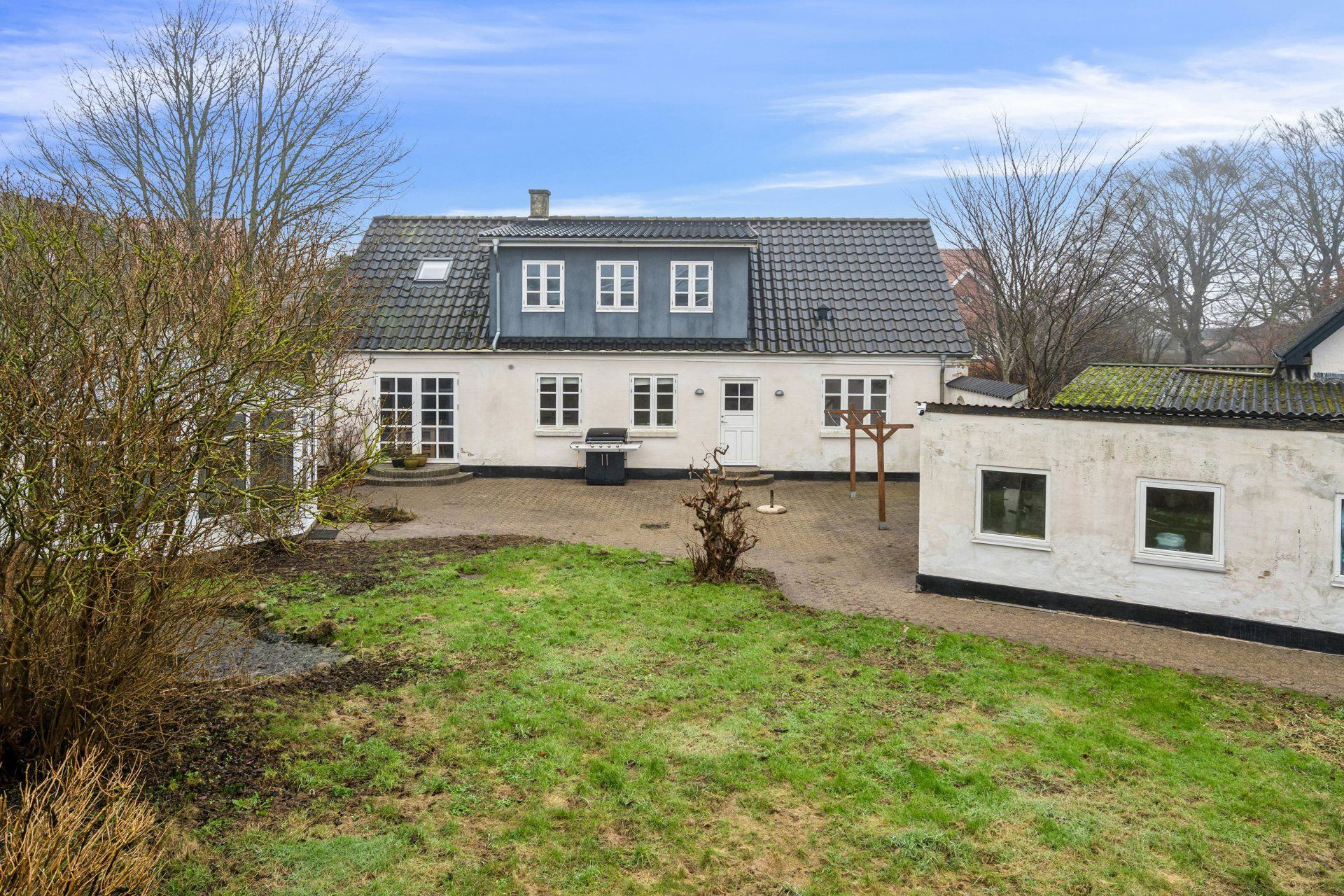 Netop kommet til salg: Højskolevej 2A en af Vrås dyreste adresser