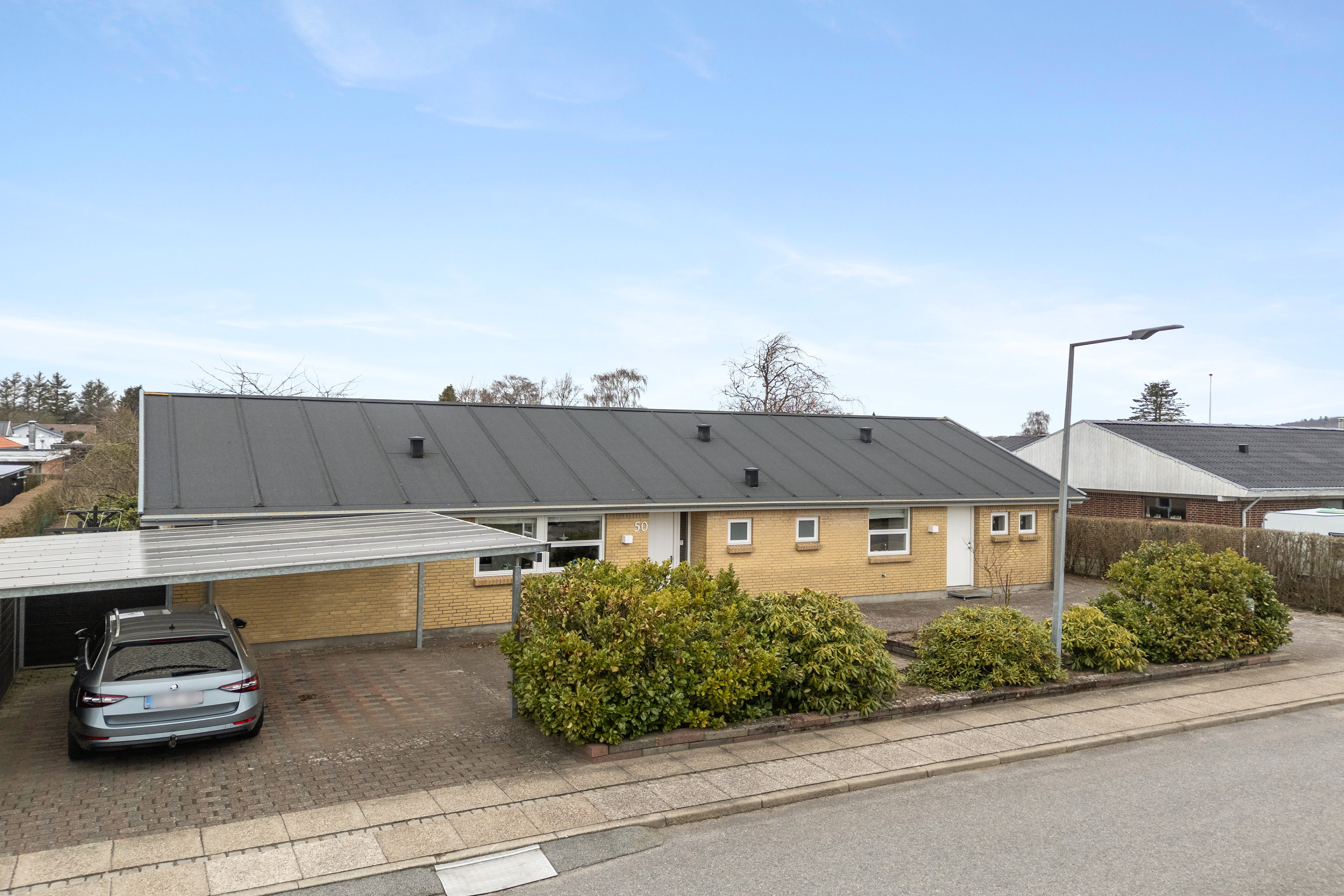 Til salg hos Mæglerhuset Sæby: Rummelig familievilla med skøn have i Vestbyen