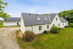 Nyrenoveret landejendom på Ålborgvej 686 til salg hos home Brønderslev