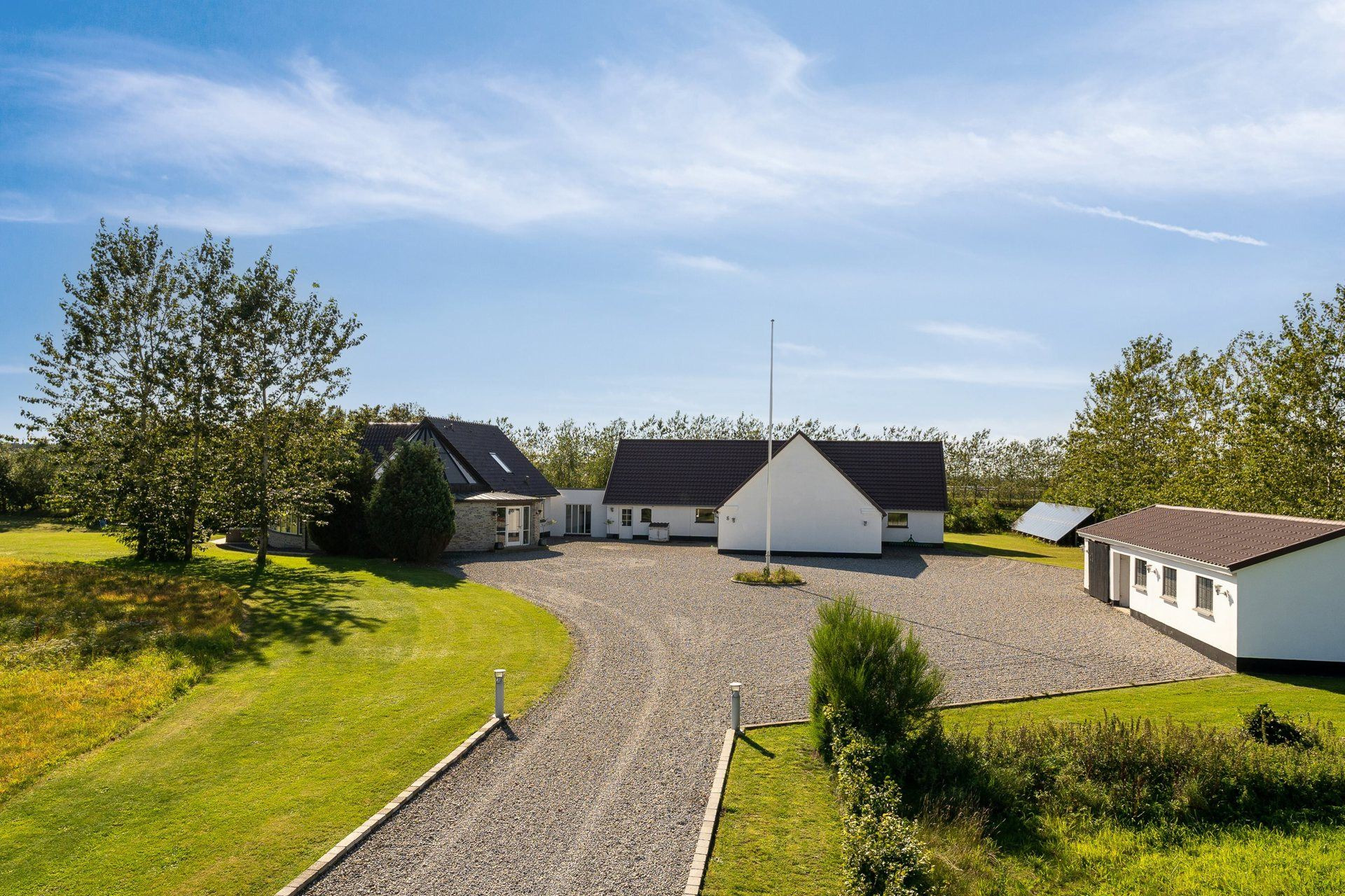 Drømmer du om luksus? For 3,1  mio. kroner er Solvænget 39, Frederiks kommet til salg - Se den og de dyreste boliger til salg her