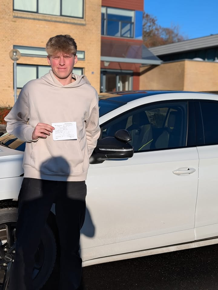 Frisdal Køreskole I/S: Simon marker Christensen fik kørekort i første hug