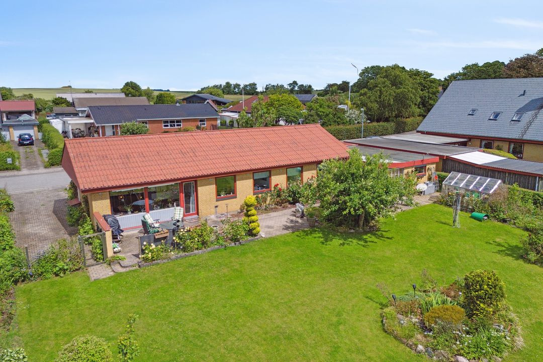 RealMæglerne Klaus Larsen præsenterer: Velholdt villa i Mejlby nær Randers