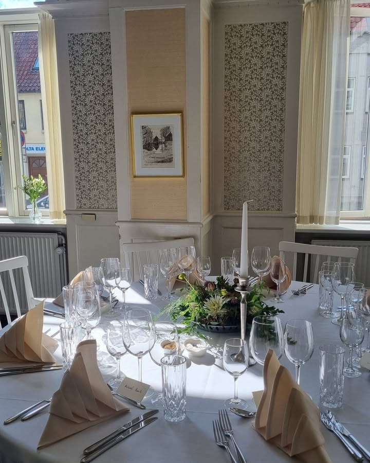 Frændes Madværk fremhæver vigtigheden af personlig borddækning til fester i caféen