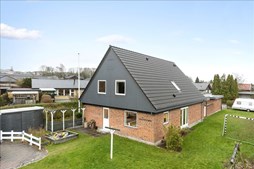 Til salg hos EDC DANEBO: Velholdt og rummelig villa