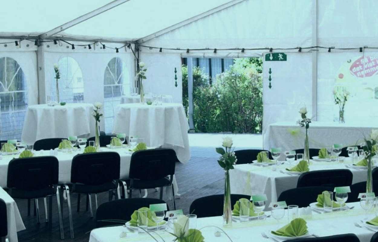  Jewi Teltudlejning sørger for tørvejr til dine sommerfester