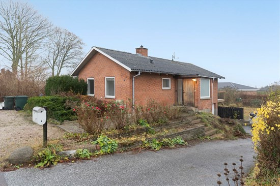 Kirkevej 27 og 1 anden boliger er kommet til salg denne uge i Kirke Hyllinge - se boligerne her.