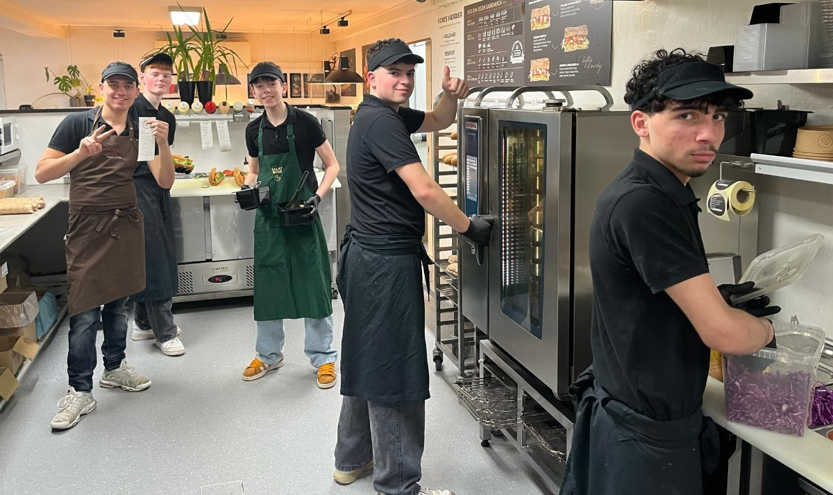 Kylling & Co opfordrer til at bestille weekendmenuen online for at undgå ventetid