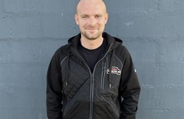 Rasmus satte skub i væksten i lokal synshal: Er gået fra tre ansatte til tre afdelinger