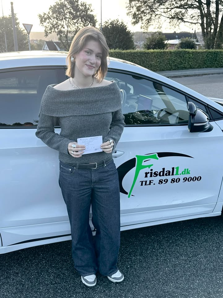 May Yablonka bestod køreprøven i første forsøg hos Frisdal Køreskole