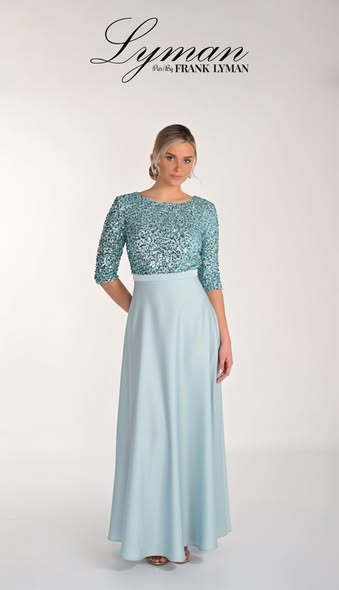 Skott Aalborg præsenterer ny blå Frank Lyman kjole til forårsfester