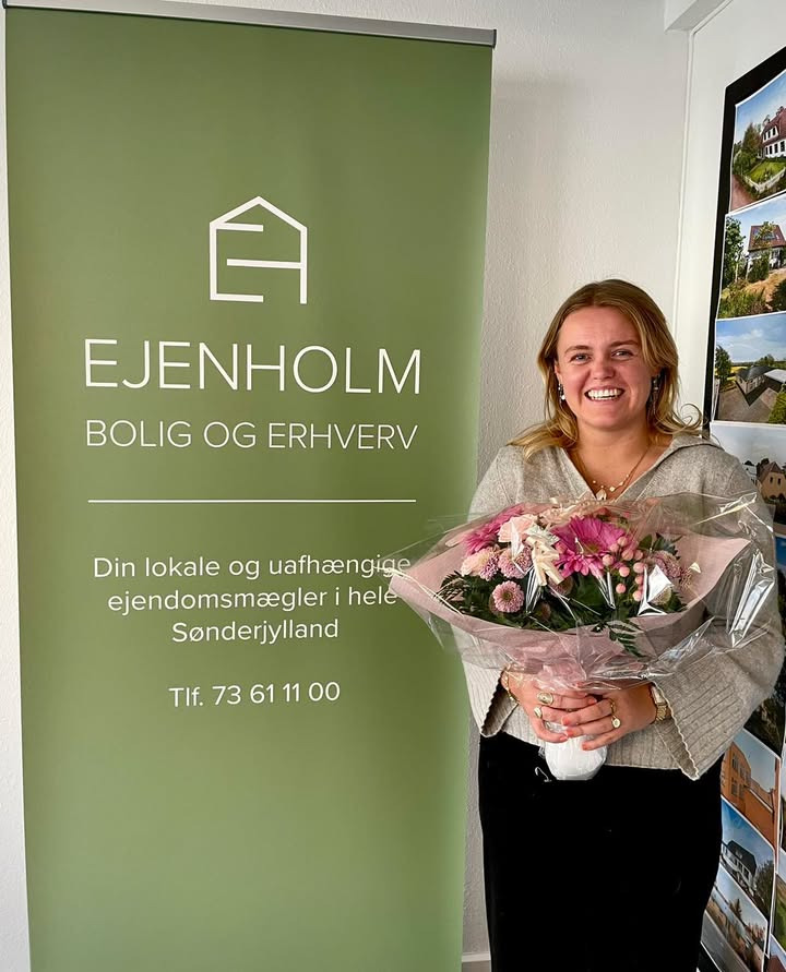 Julie har fået titel som ejendomsmægler hos Ejenholm Bolig & Erhverv