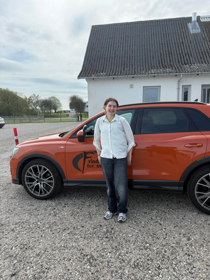 Frisdal Køreskole I/S: Frederikke består både teoriprøve og køreprøve i første forsøg