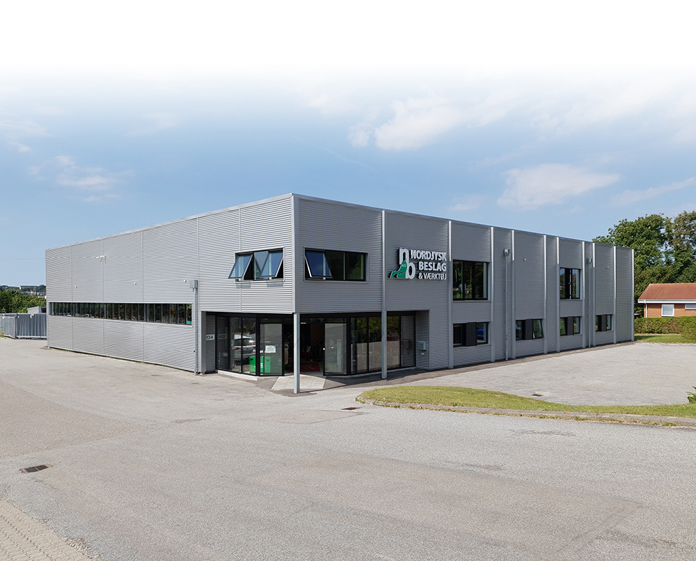 Kæmpe lager outlet i Gug: Spar stort på kvalitetsvarer