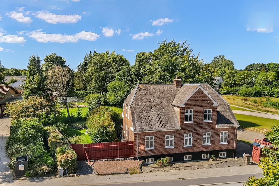 EDC Støvring præsenterer charmerende villa på Hobrovej 136