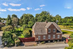 EDC Støvring præsenterer charmerende villa på Hobrovej 136