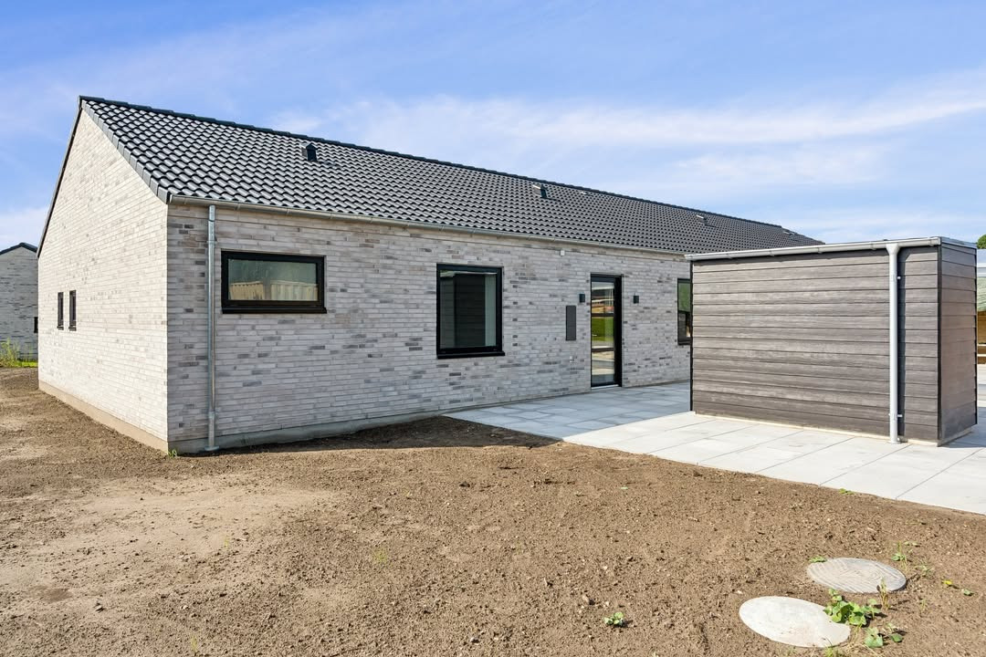 Ejendomsmæglerne Hansen & Thoft: Moderne halvt dobbelthus i fredeligt villakvarter mellem Sejlflod og Storvorde til salg