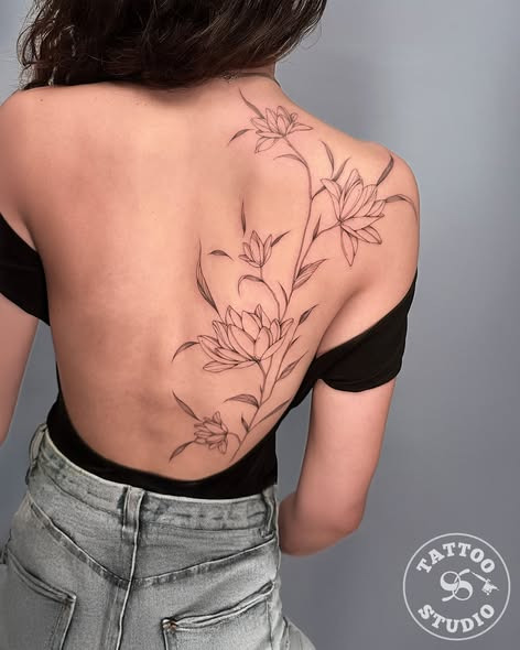 Tattoo Studio 96 fokuserer på blomster og feminine tattoos med flow