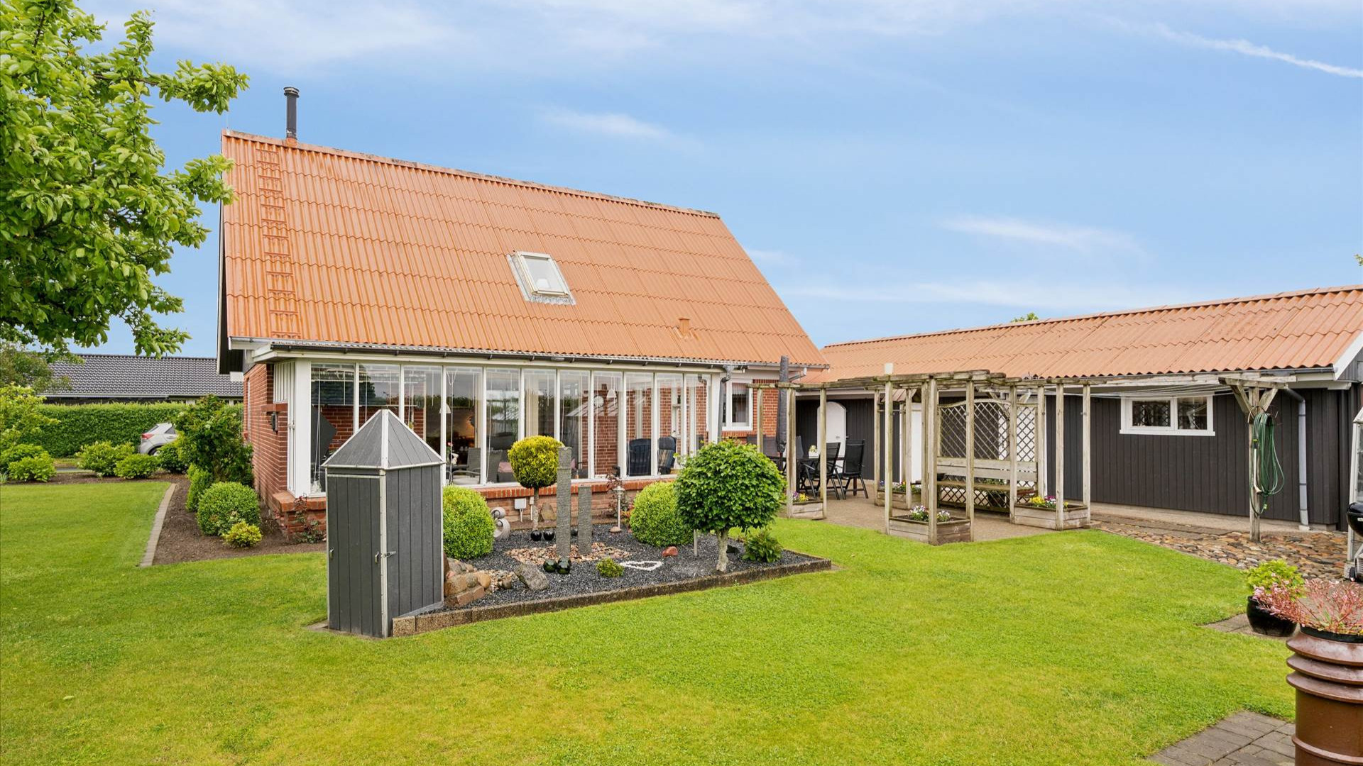 Børnevenlig beliggenhed i lukket vænge – villa med både charme og funktionalitet