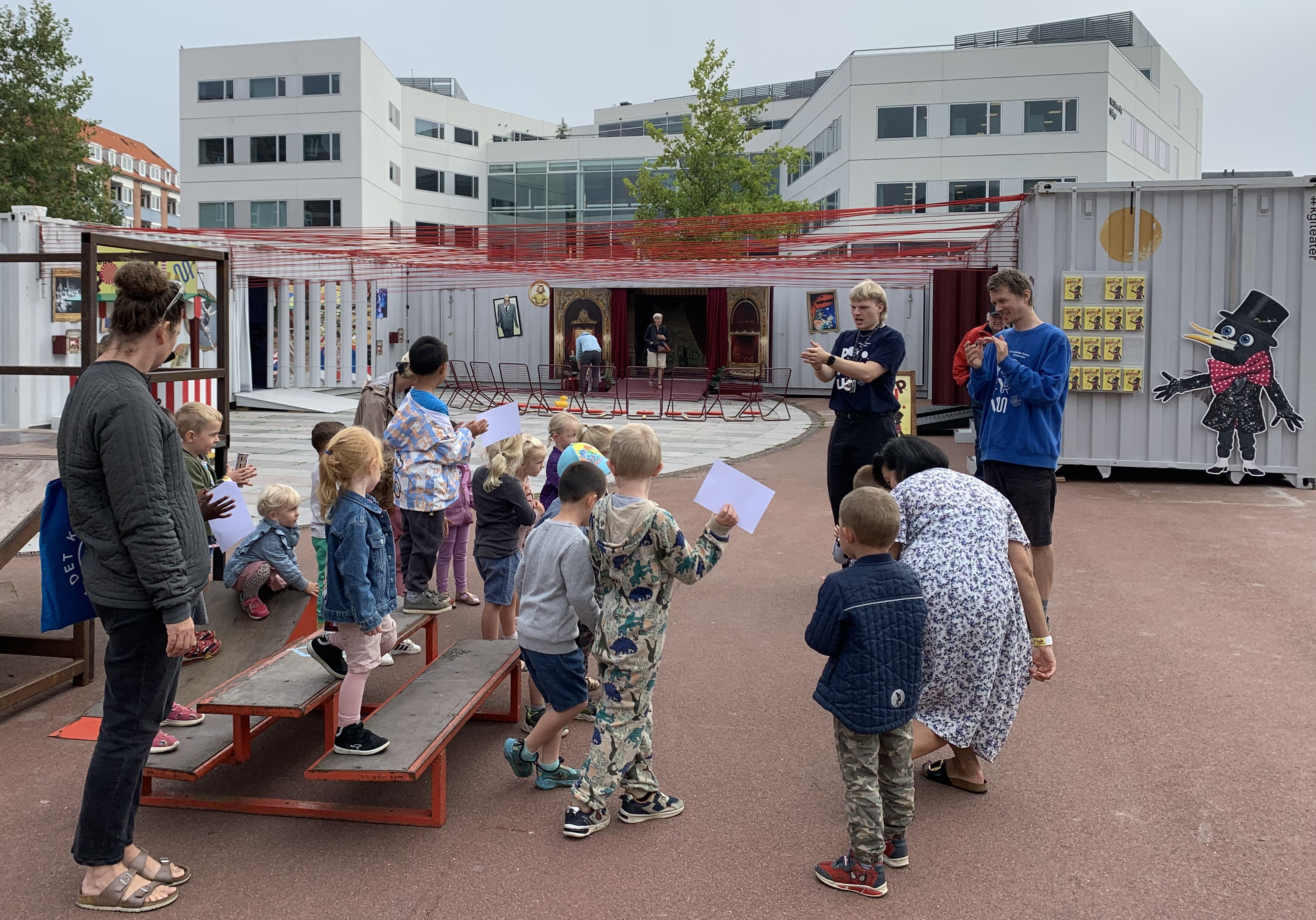 Kom og leg teater på Jens Otto Krags Plads